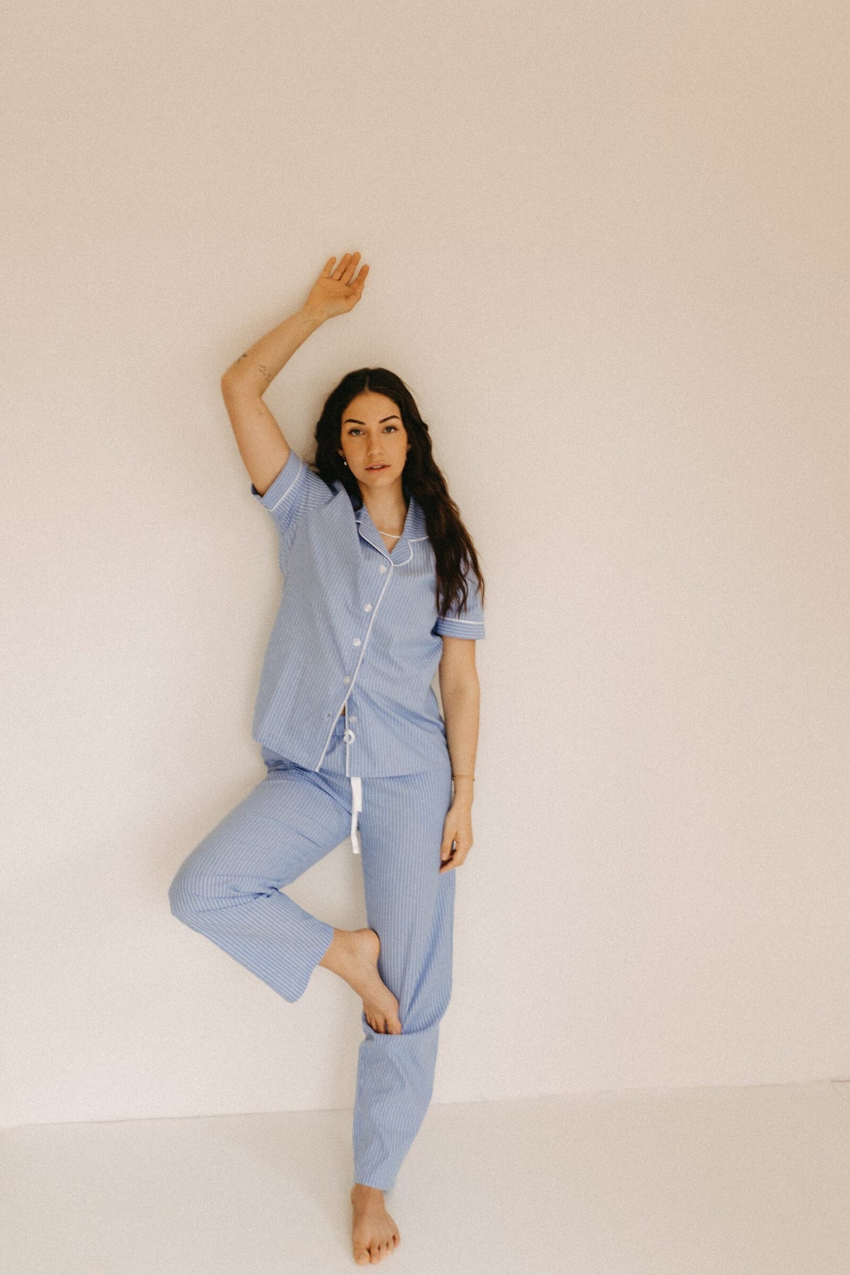 Pyjama aus Webware – Streifen Hellblau/Weiß