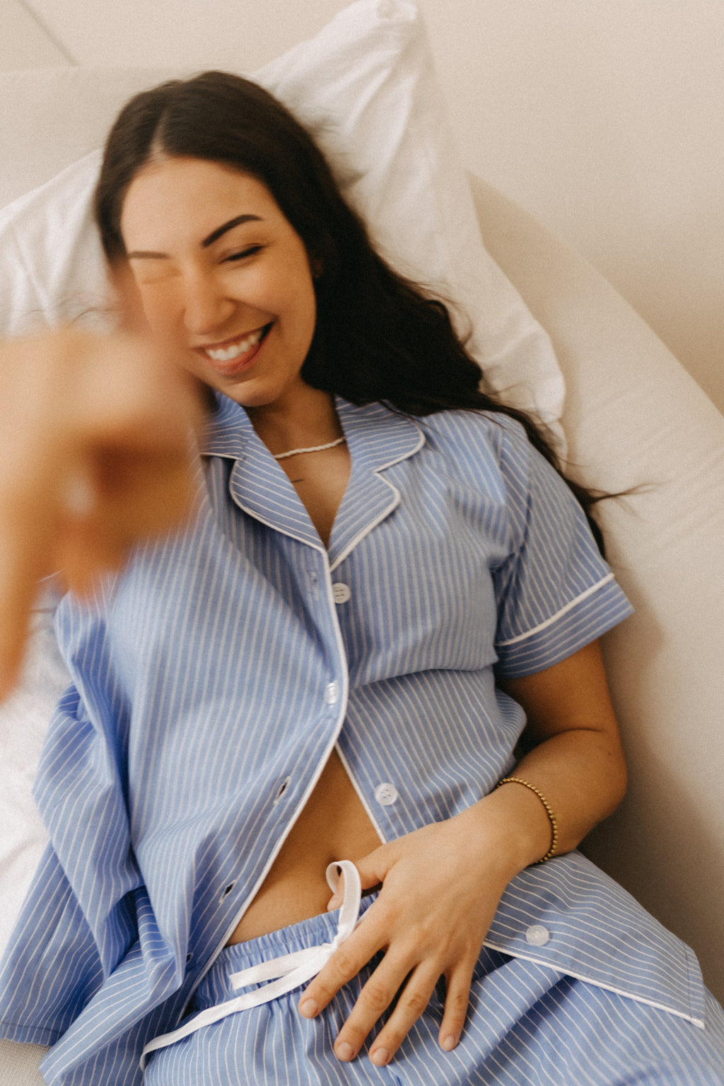 Pyjama aus Webware – Streifen Hellblau/Weiß