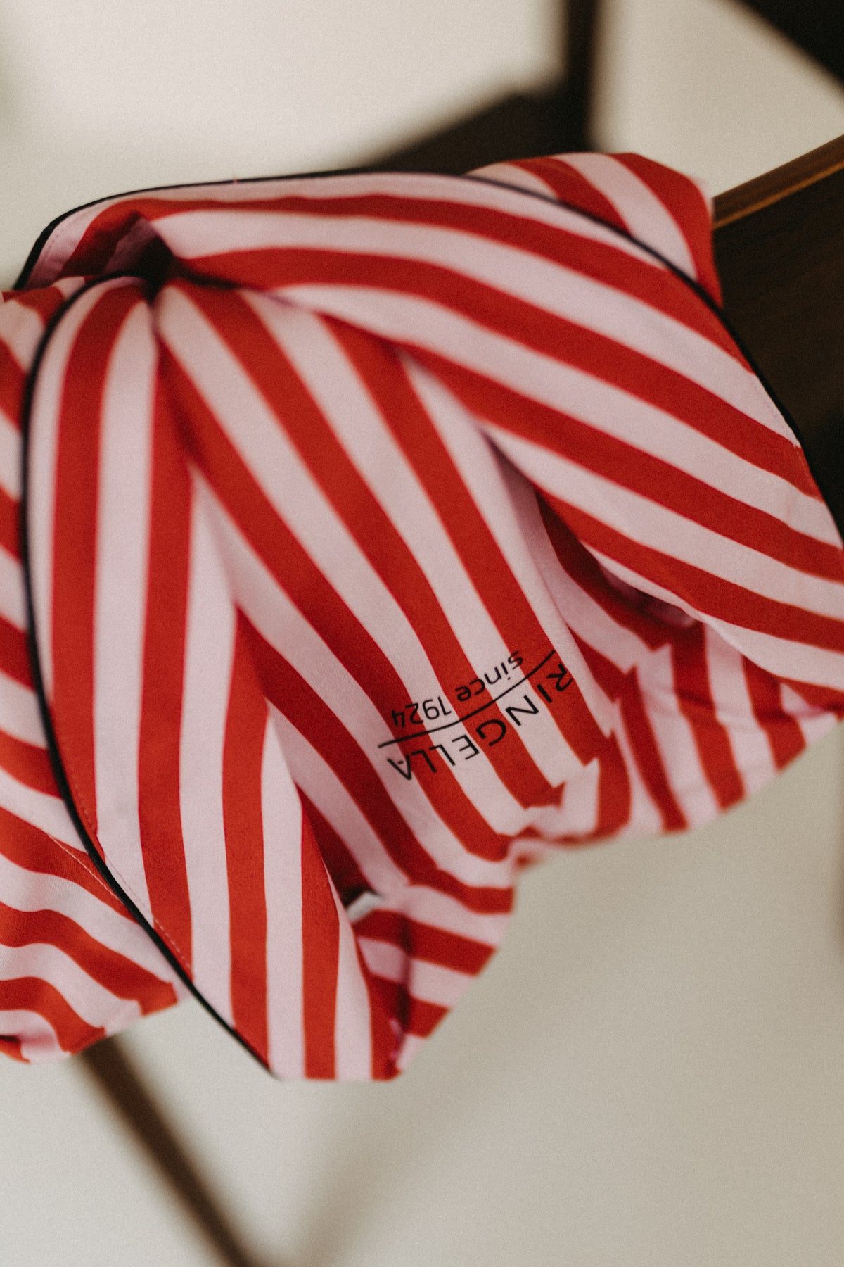 Pyjama aus feiner Webware – Streifen Rot/Creme